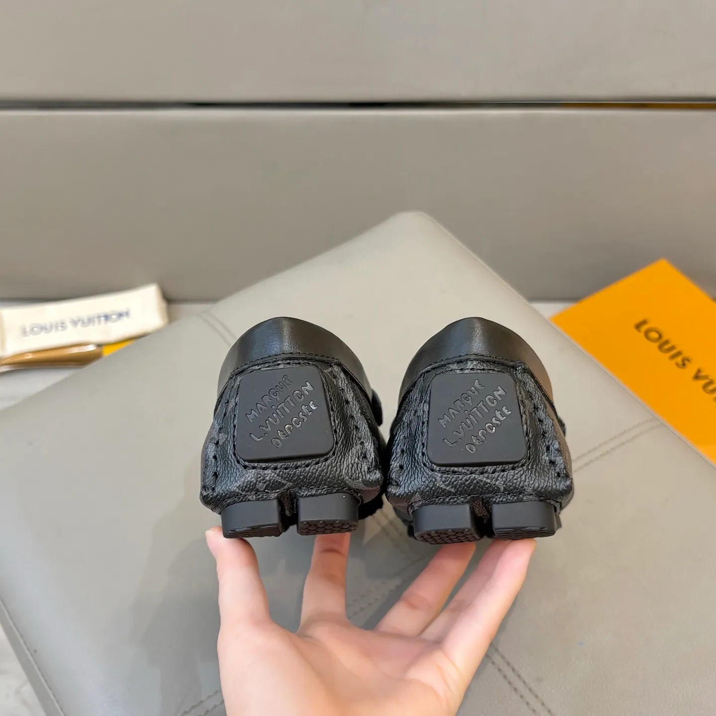 Factory price: 460💰LV men's beanie shoes 2025 official website synchronization <market top version> imported first layer old flower leather/embossed ➕ black cowhide original packaging. Size 38-45